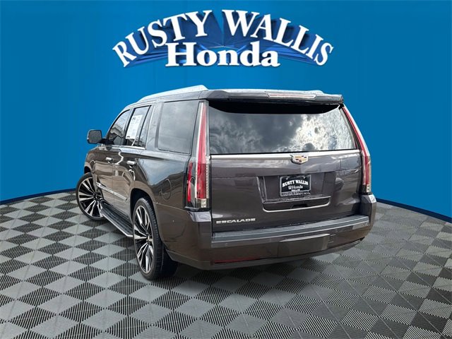 Used 2016 Cadillac Escalade Luxury image 3