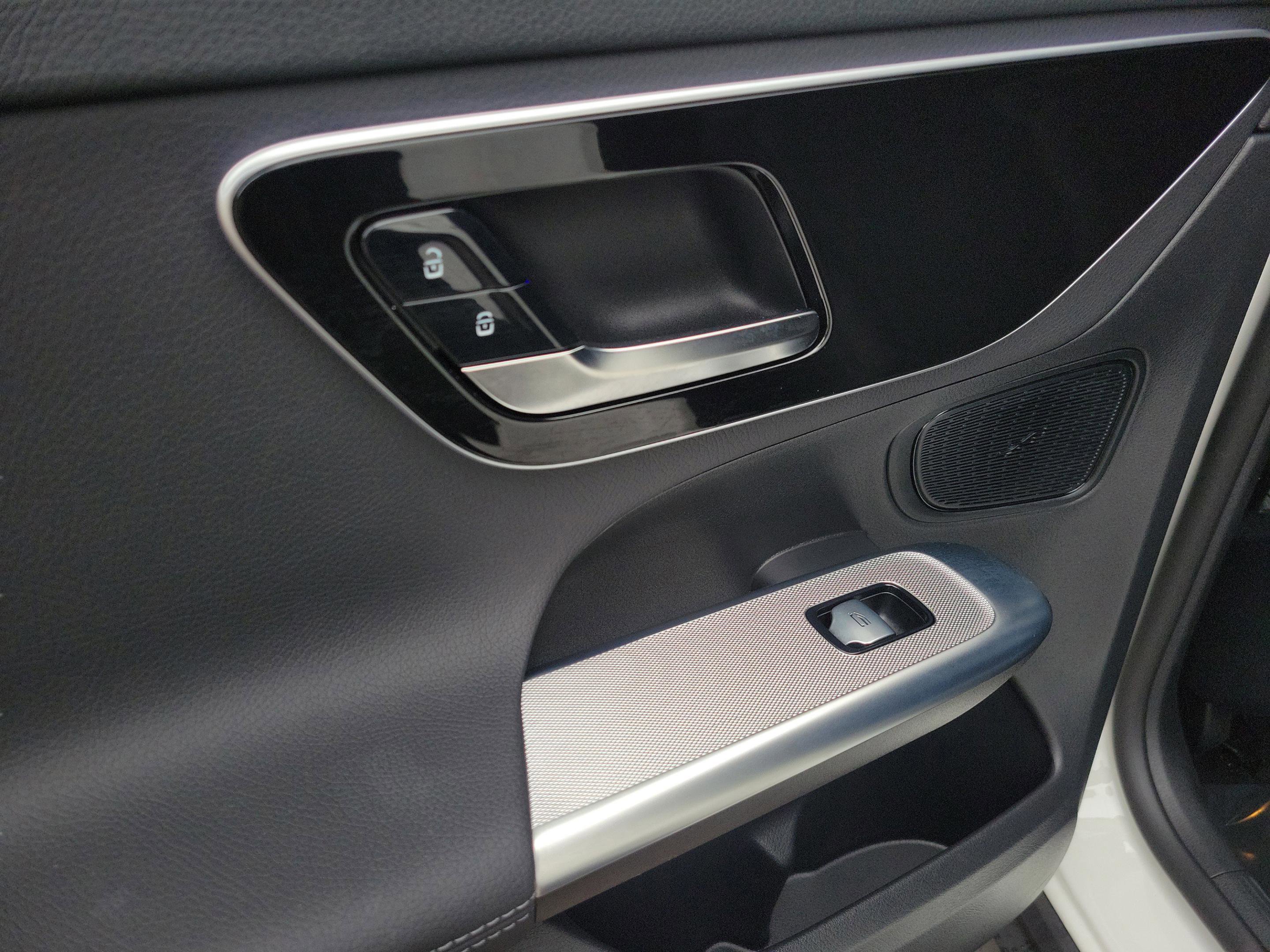 Certified 2026 Mercedes-Benz GLC 300 image 8