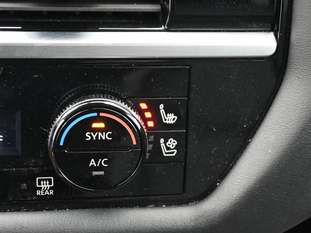 Used 2024 Nissan Pathfinder Platinum w/ Cargo Package image 18