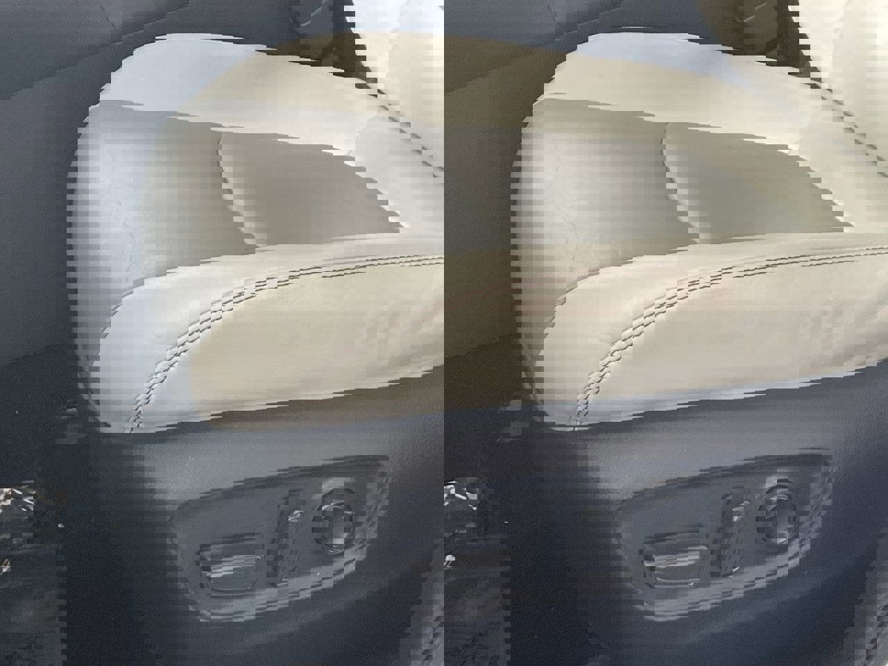 Used 2019 Toyota RAV4 XLE Premium w/ Cold Weather Package AWD/4WD image 20