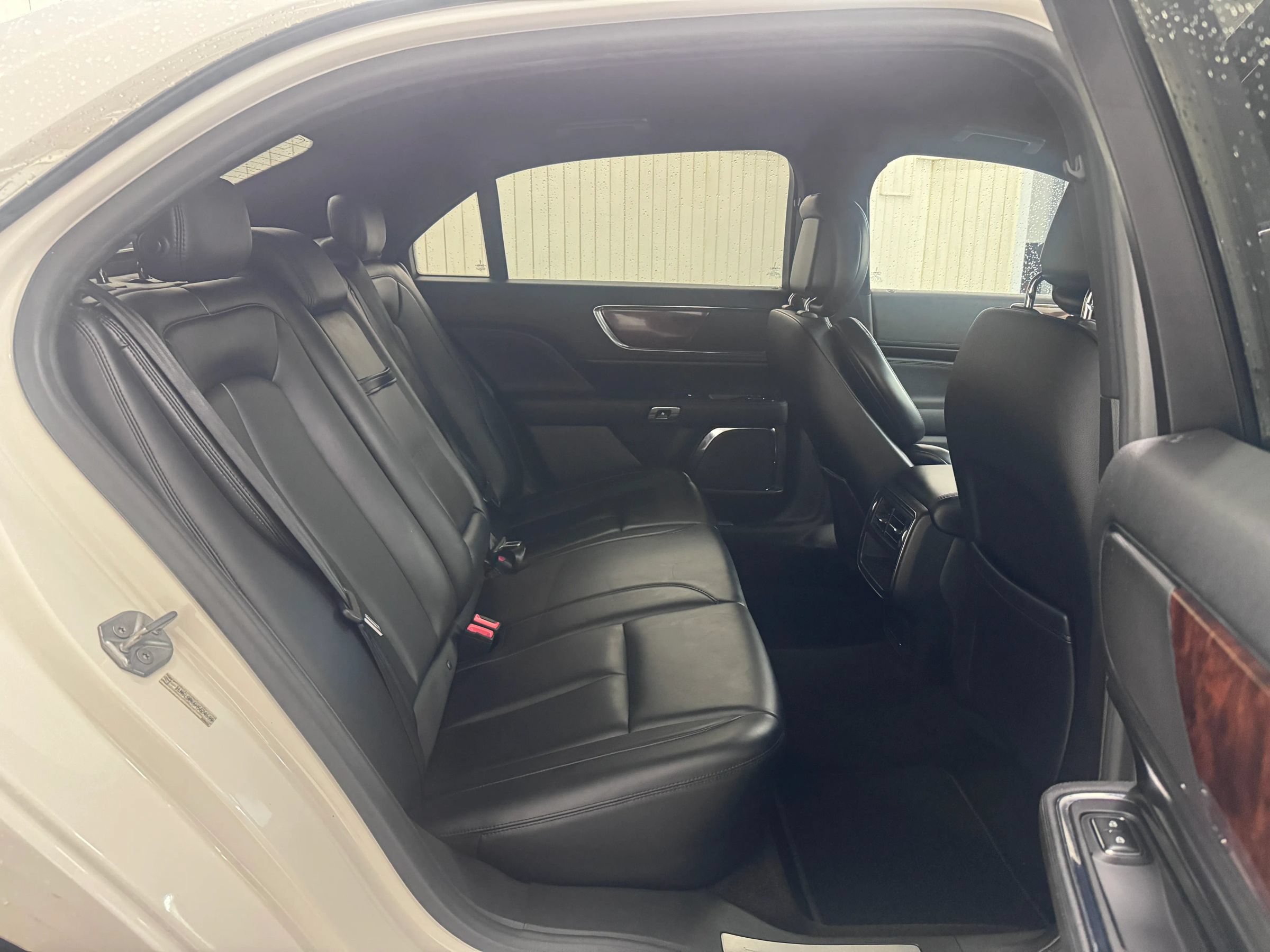 Used 2017 Lincoln Continental Premiere FWD image 11