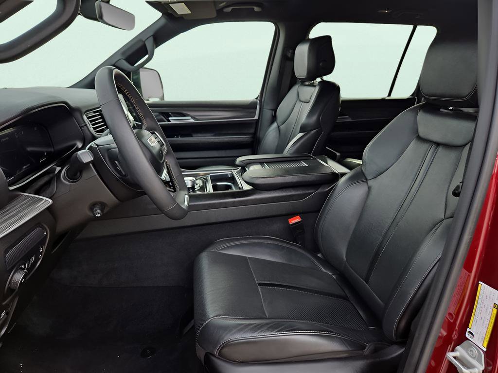 Used 2024 Jeep Wagoneer L Series II image 13