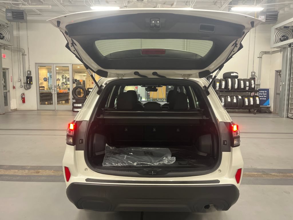 Used 2025 Subaru Forester Premium AWD/4WD image 6