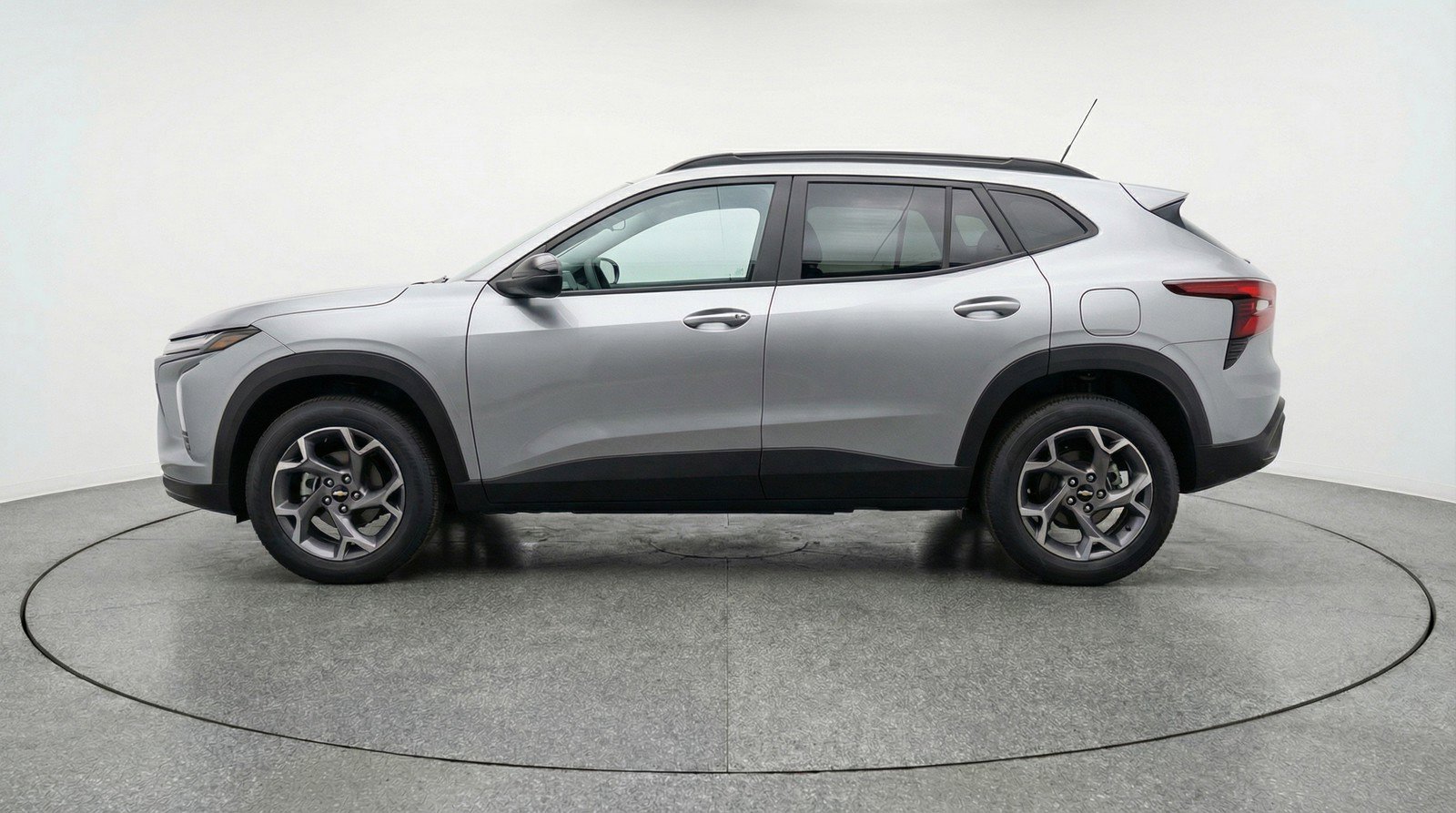 Used 2025 Chevrolet Trax LT w/ LT Convenience Package image 5