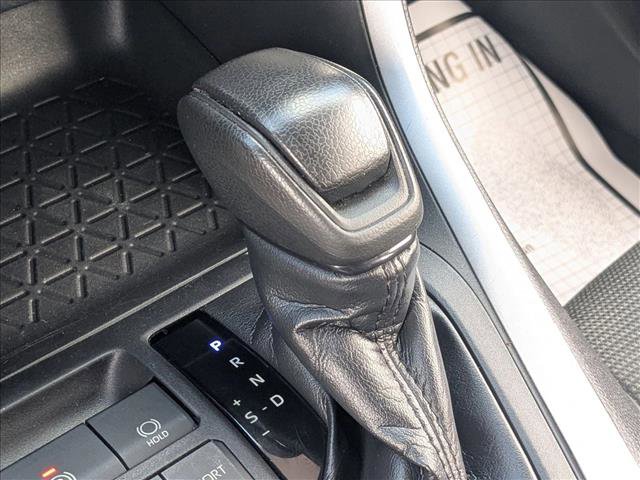 Used 2021 Toyota RAV4 LE image 12