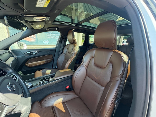Used 2022 Volvo XC60 B5 Inscription w/ Advanced Package AWD/4WD image 13