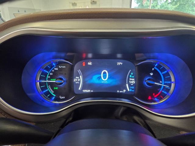 Used 2021 Chrysler Pacifica Limited w/ Uconnect Theater Family Group FWD image 29