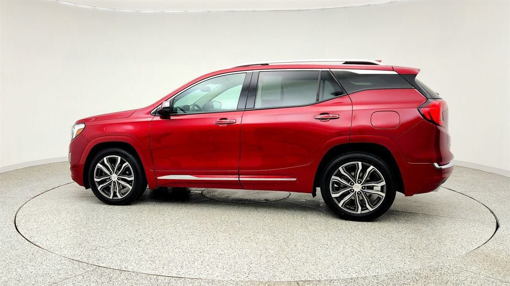 Used 2020 GMC Terrain Denali w/ Denali Premium Package FWD image 4