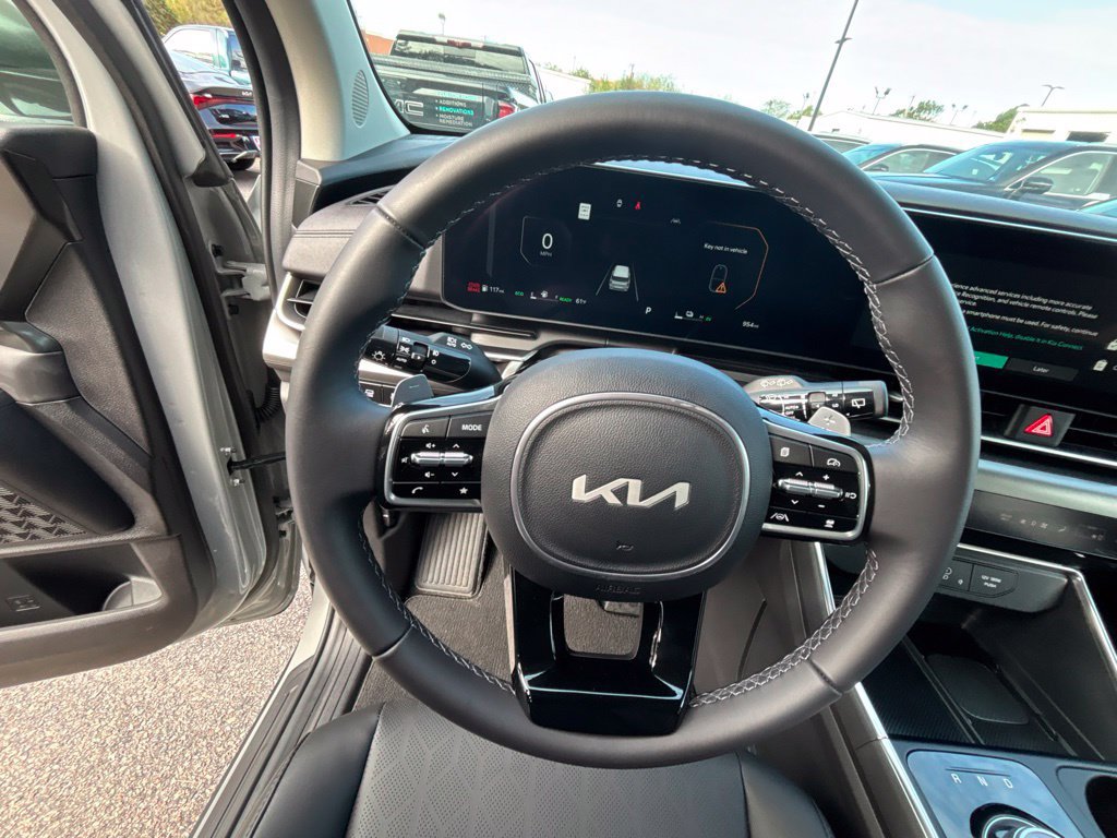 Certified 2026 Kia Carnival SX FWD image 13