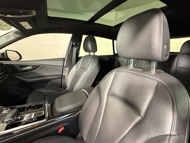 Used 2019 Audi Q8 Premium Plus w/ Premium Plus AWD/4WD image 16