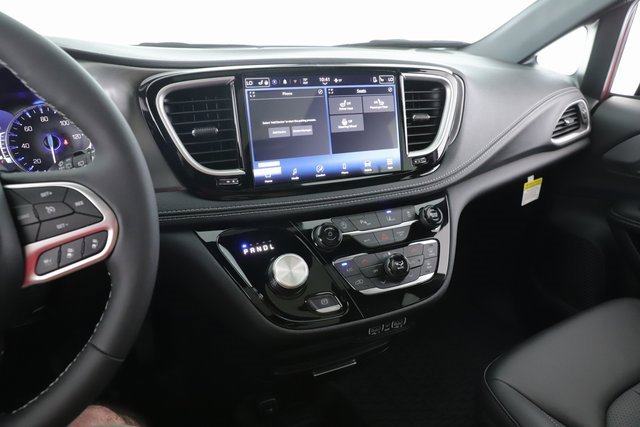 New 2026 Chrysler Pacifica Select image 31