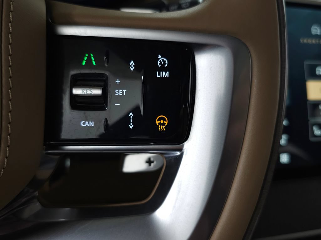Certified 2025 Land Rover Range Rover SE AWD/4WD image 23