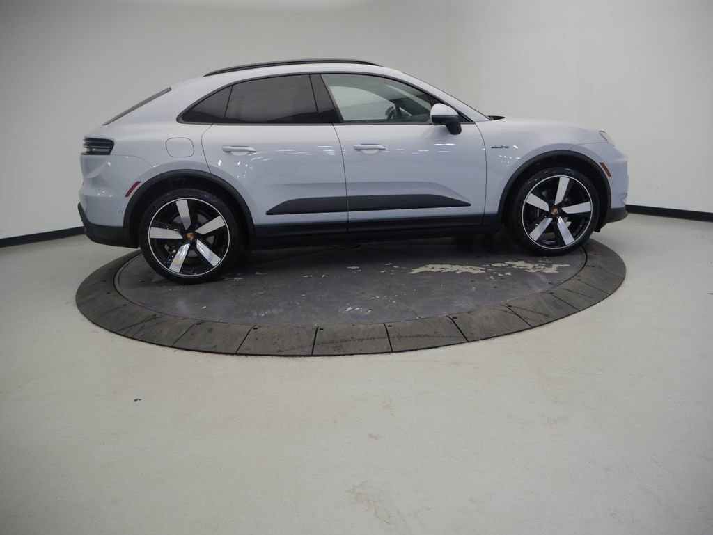 New 2026 Porsche Macan 4 Electric AWD/4WD image 8