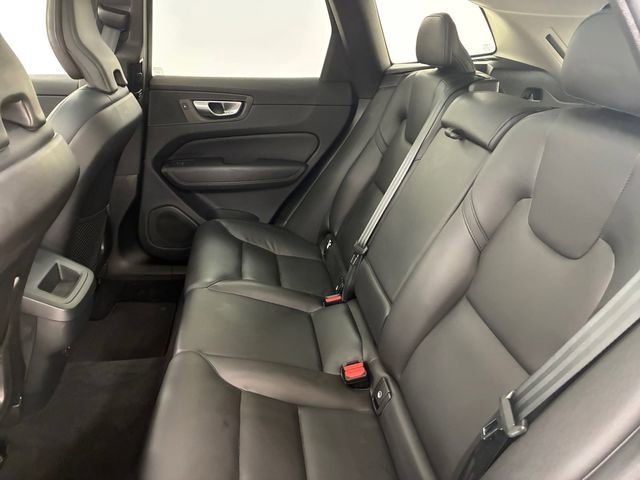 Used 2024 Volvo XC60 B5 Core image 18