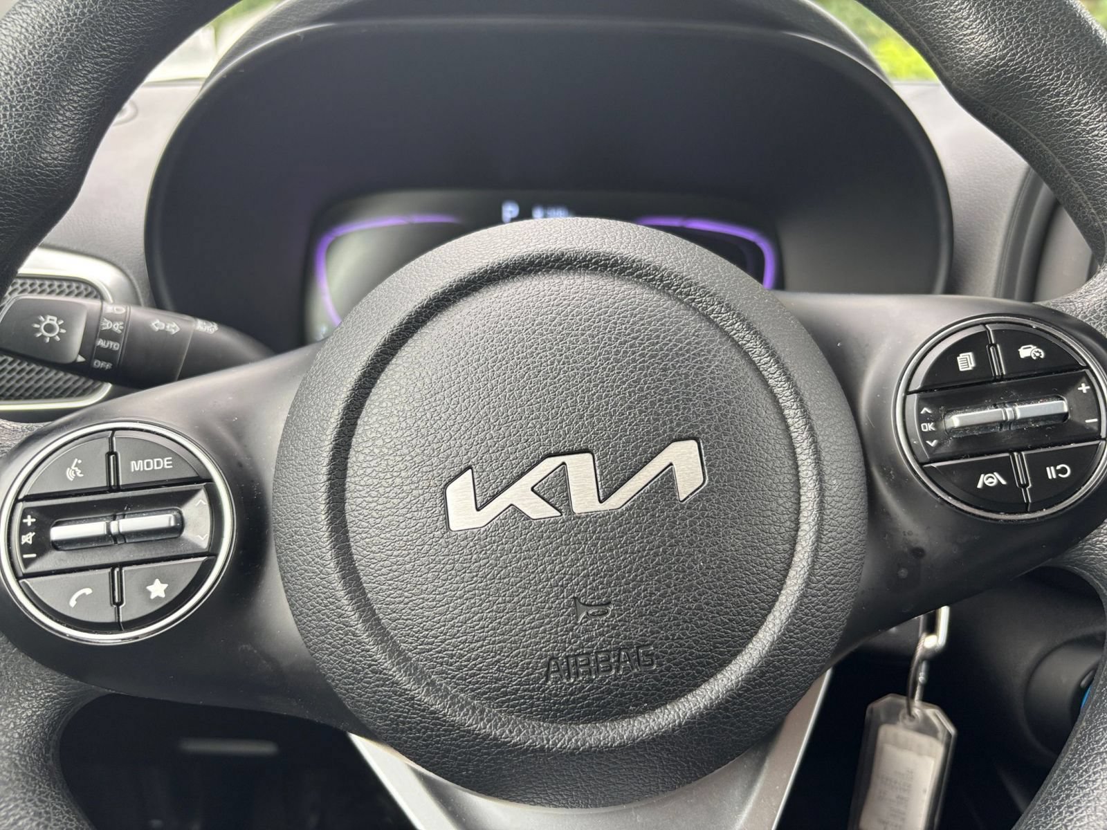 Used 2025 Kia Soul LX w/ LX Technology Package FWD image 25