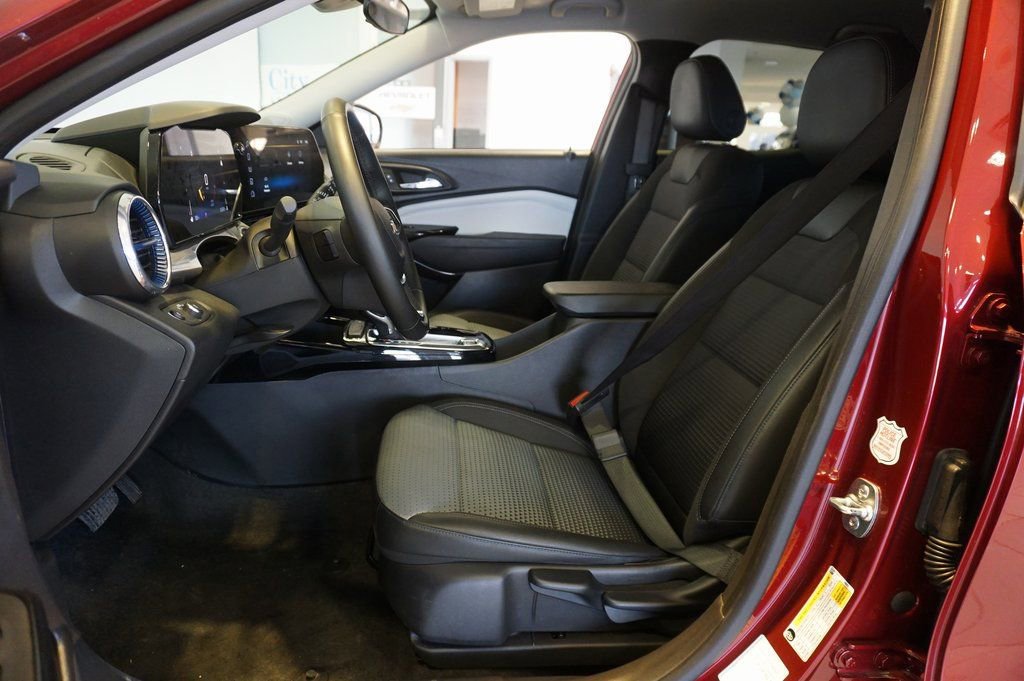 Certified 2025 Chevrolet Trax LT w/ LT Convenience Package image 10