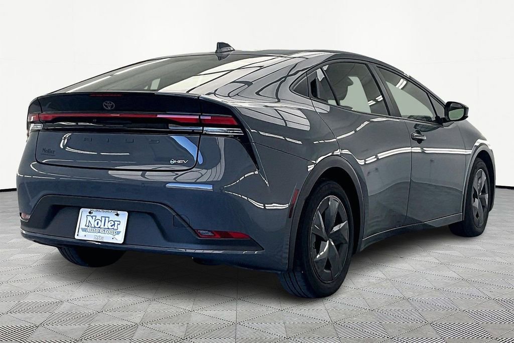 Used 2025 Toyota Prius LE image 2