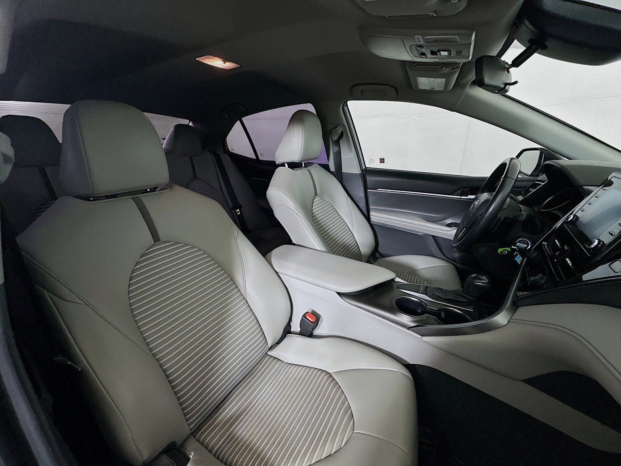 Used 2023 Toyota Camry SE image 29