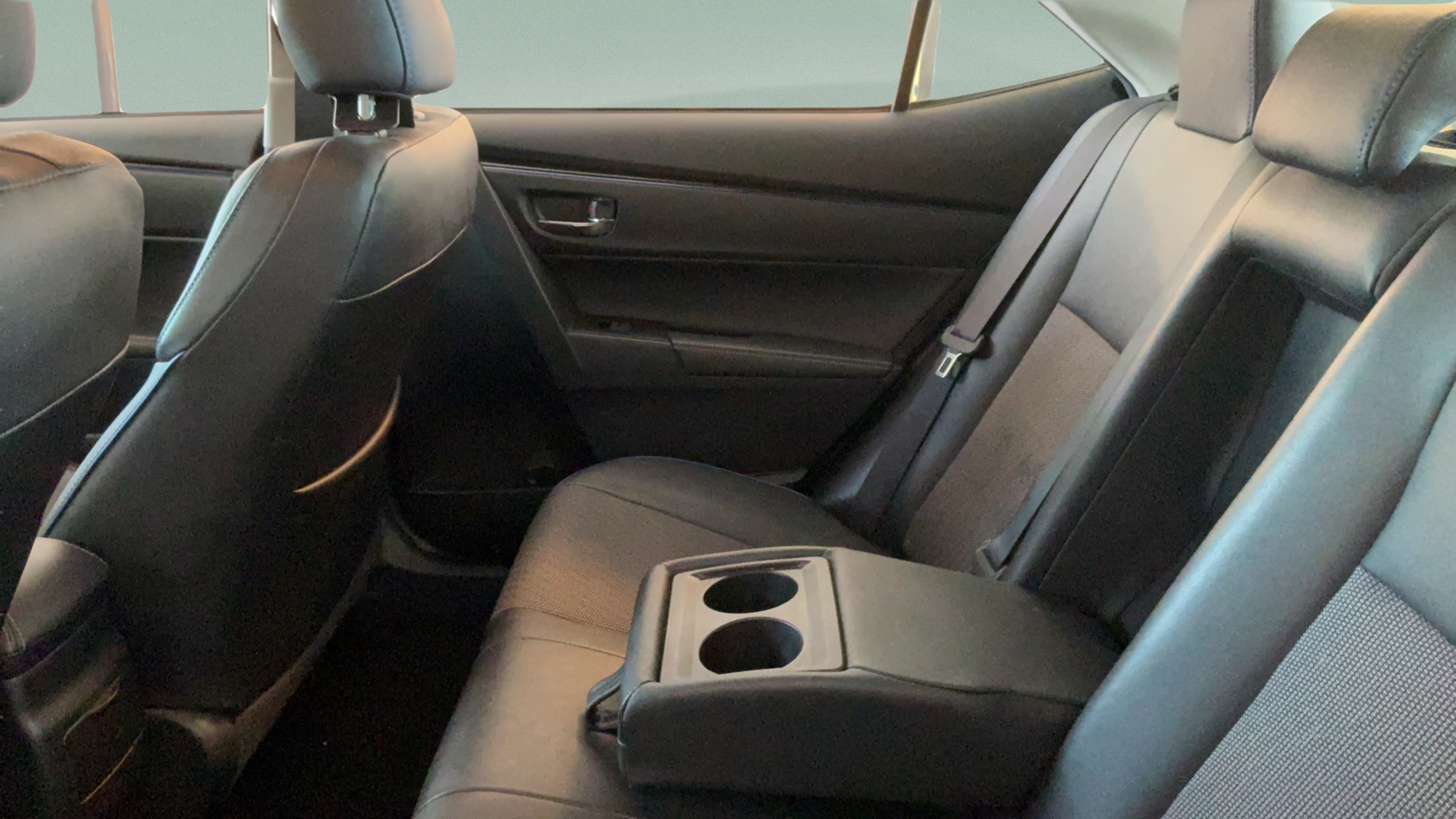 Used 2017 Toyota Corolla SE FWD image 26