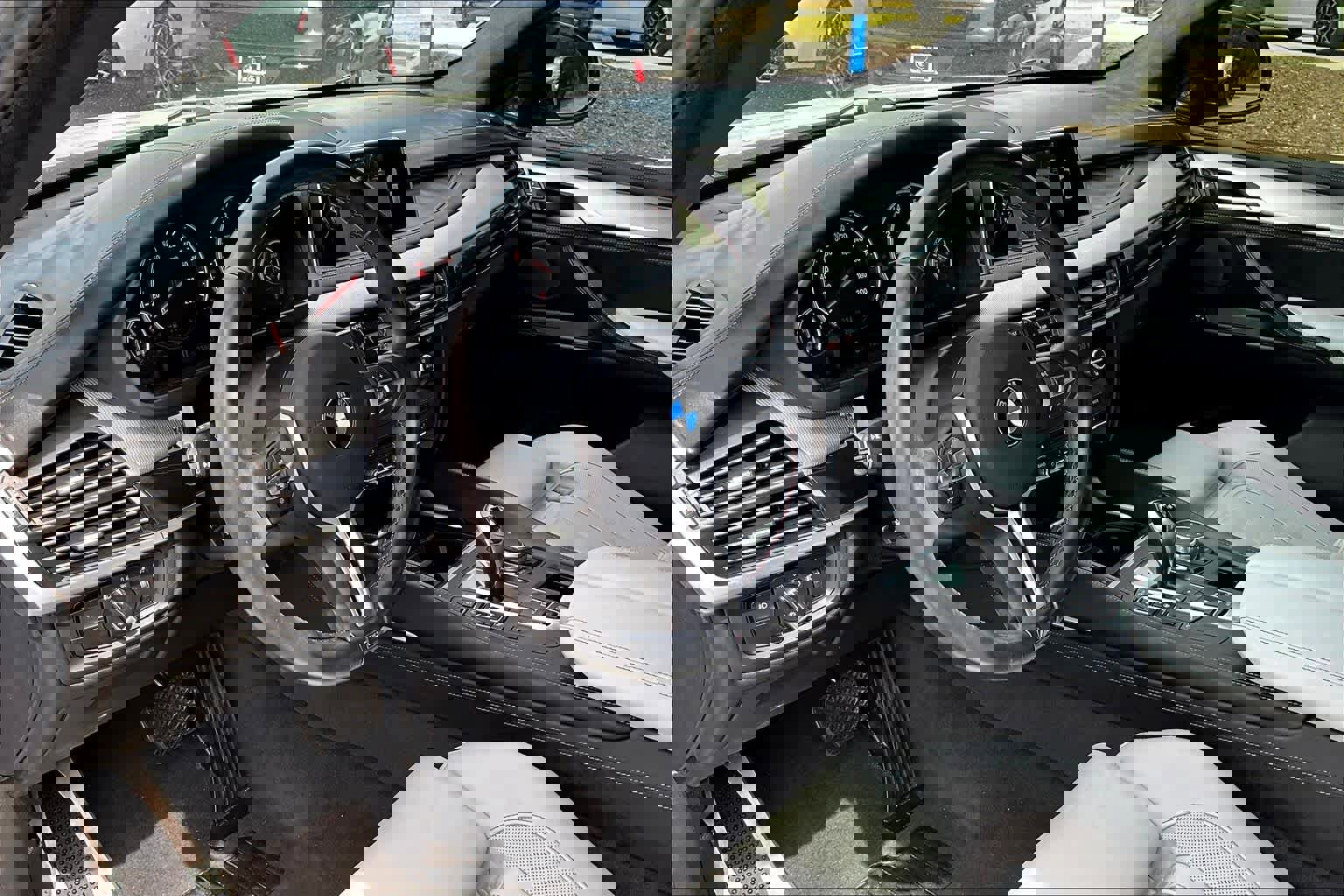 Used 2016 BMW X5 M image 17