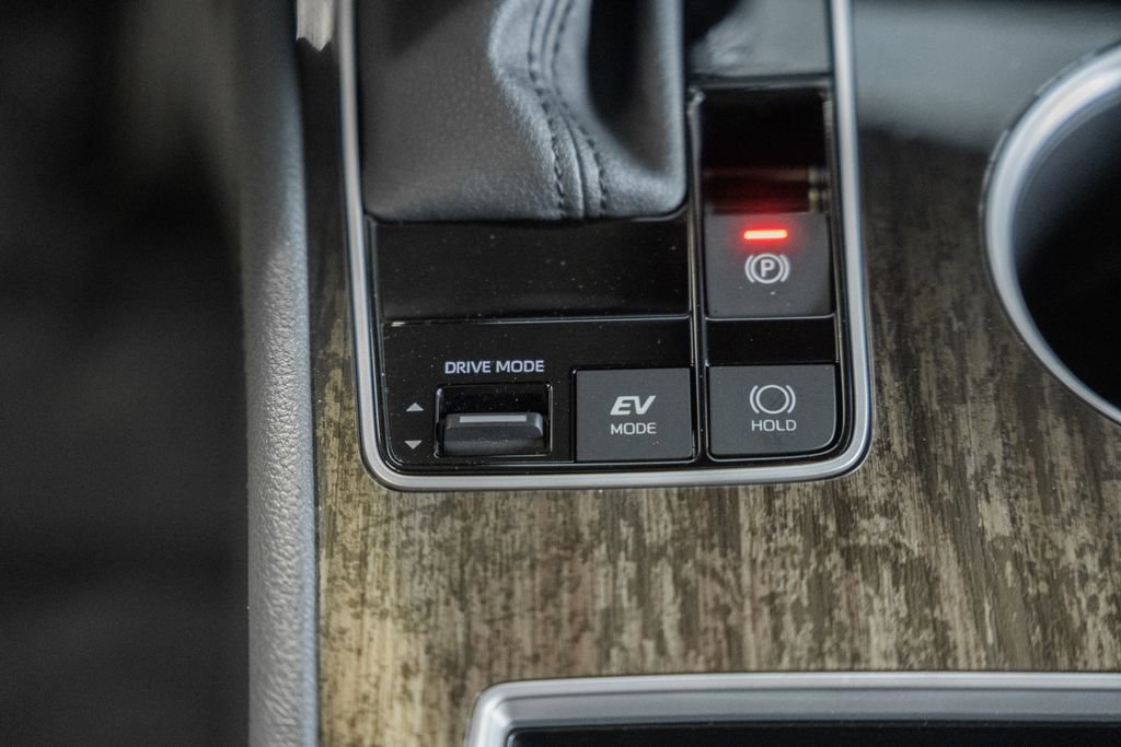 Used 2025 Toyota Sienna Limited AWD/4WD image 26