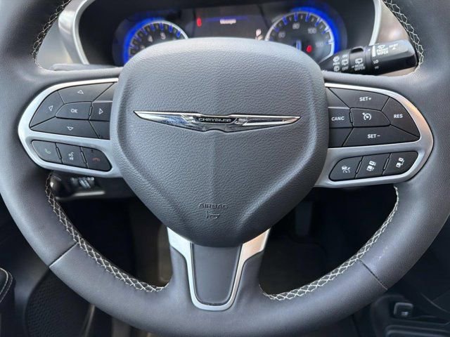 Used 2025 Chrysler Pacifica Select FWD image 23