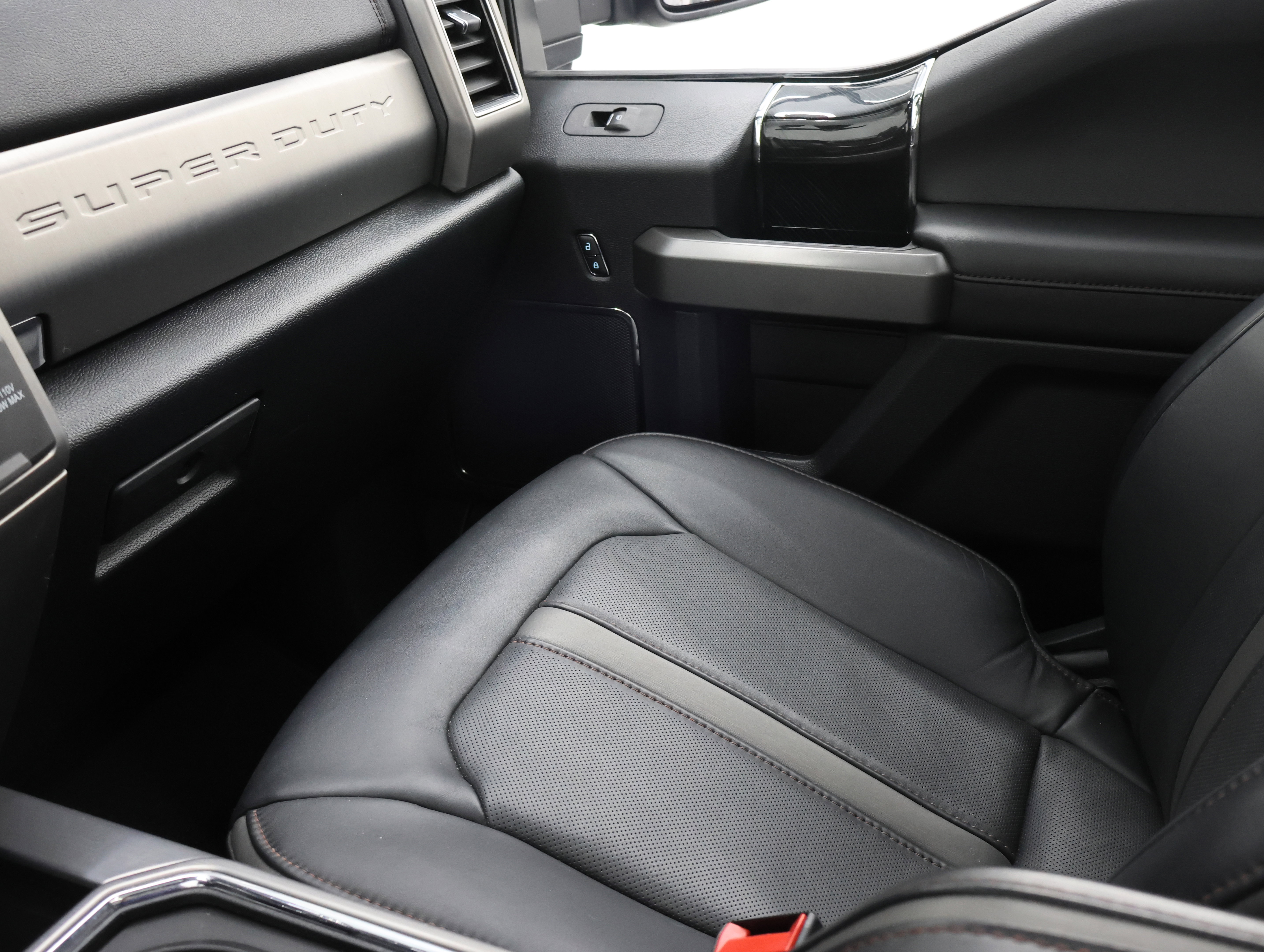 Used 2022 Ford F350 Platinum AWD/4WD image 13