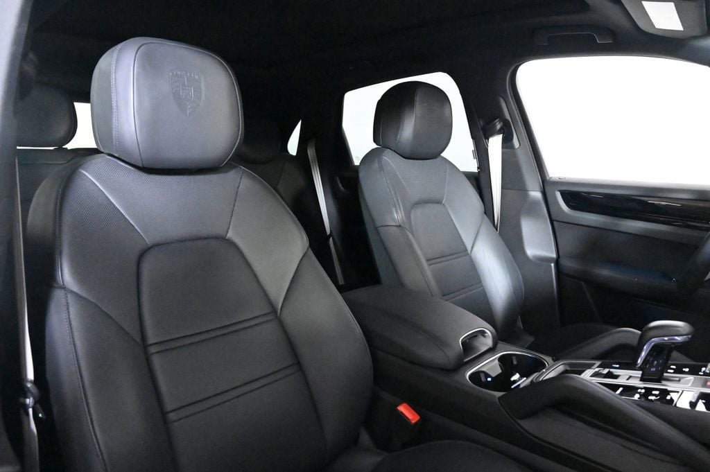 Certified 2023 Porsche Cayenne Platinum Edition AWD/4WD image 18