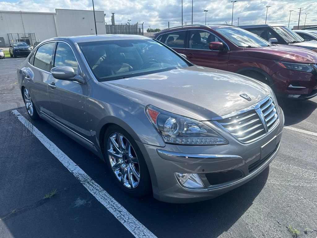 Used 2011 Hyundai Equus Signature RWD image 2