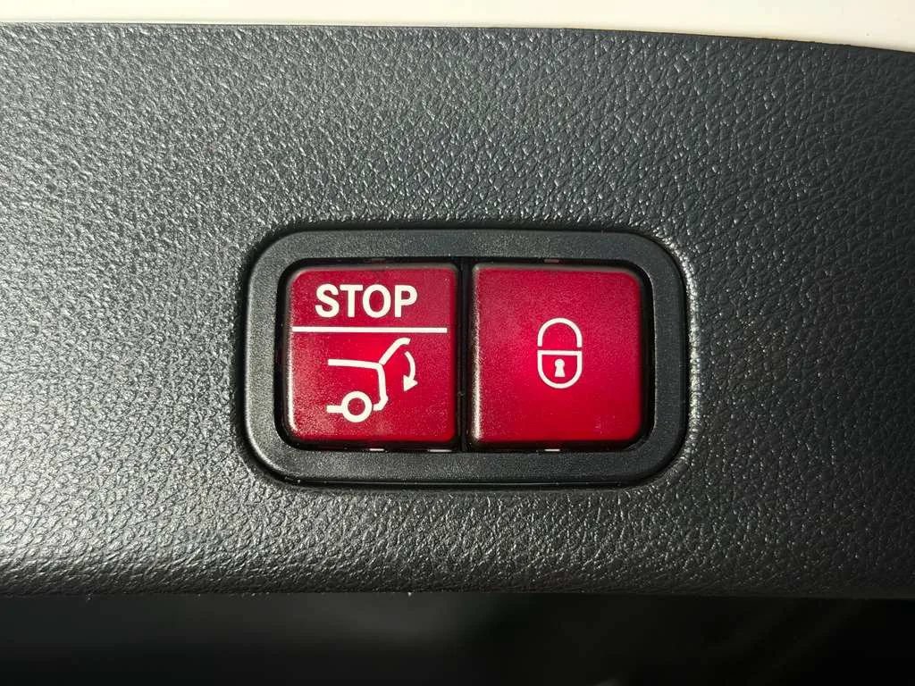 Used 2015 Mercedes-Benz GL 550 4MATIC image 18
