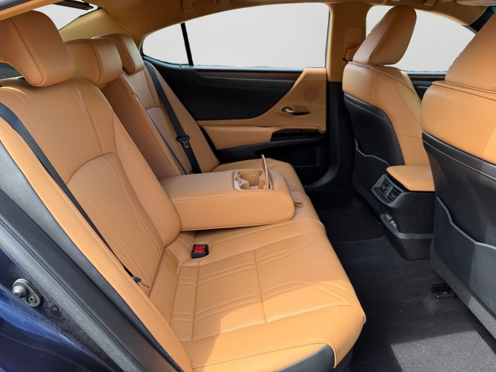 Certified 2023 Lexus ES 300h w/ Accessory Package (Z1) FWD image 9