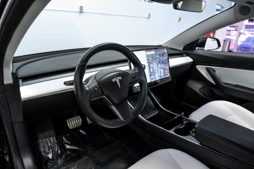 Used 2018 Tesla Model 3 Performance image 3
