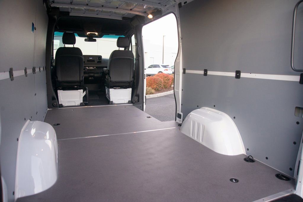 Used 2025 Mercedes-Benz Sprinter 2500 image 39