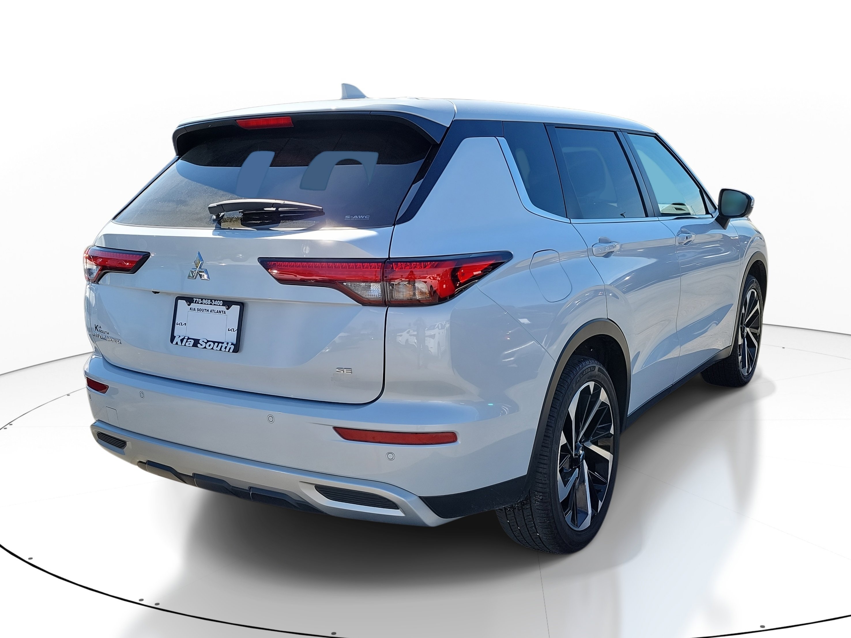 Used 2024 Mitsubishi Outlander SE Black Edition image 6