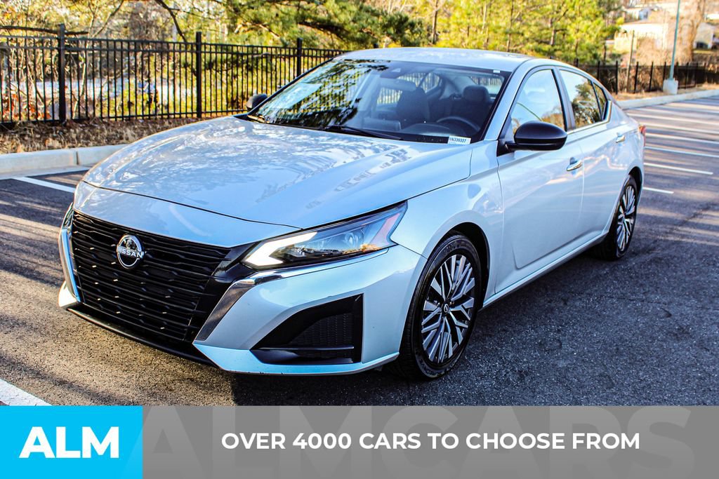 Used 2024 Nissan Altima 2.5 SV FWD image 3
