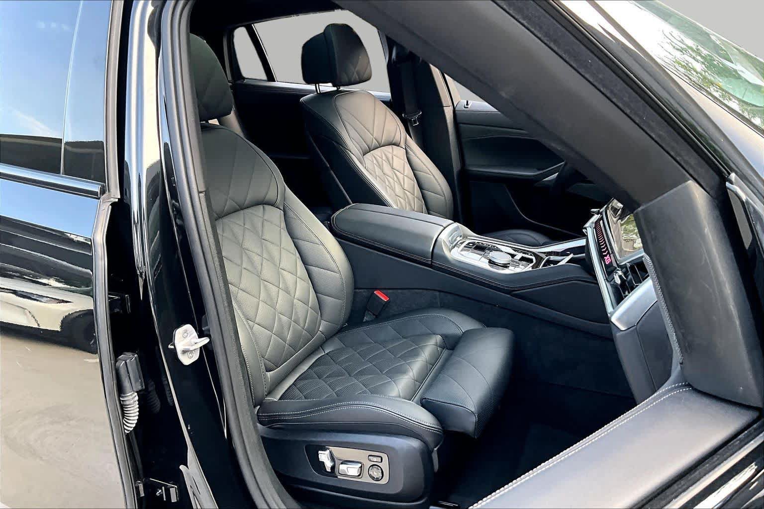 Used 2025 BMW X6 xDrive40i w/ Climate Comfort Package AWD/4WD image 9