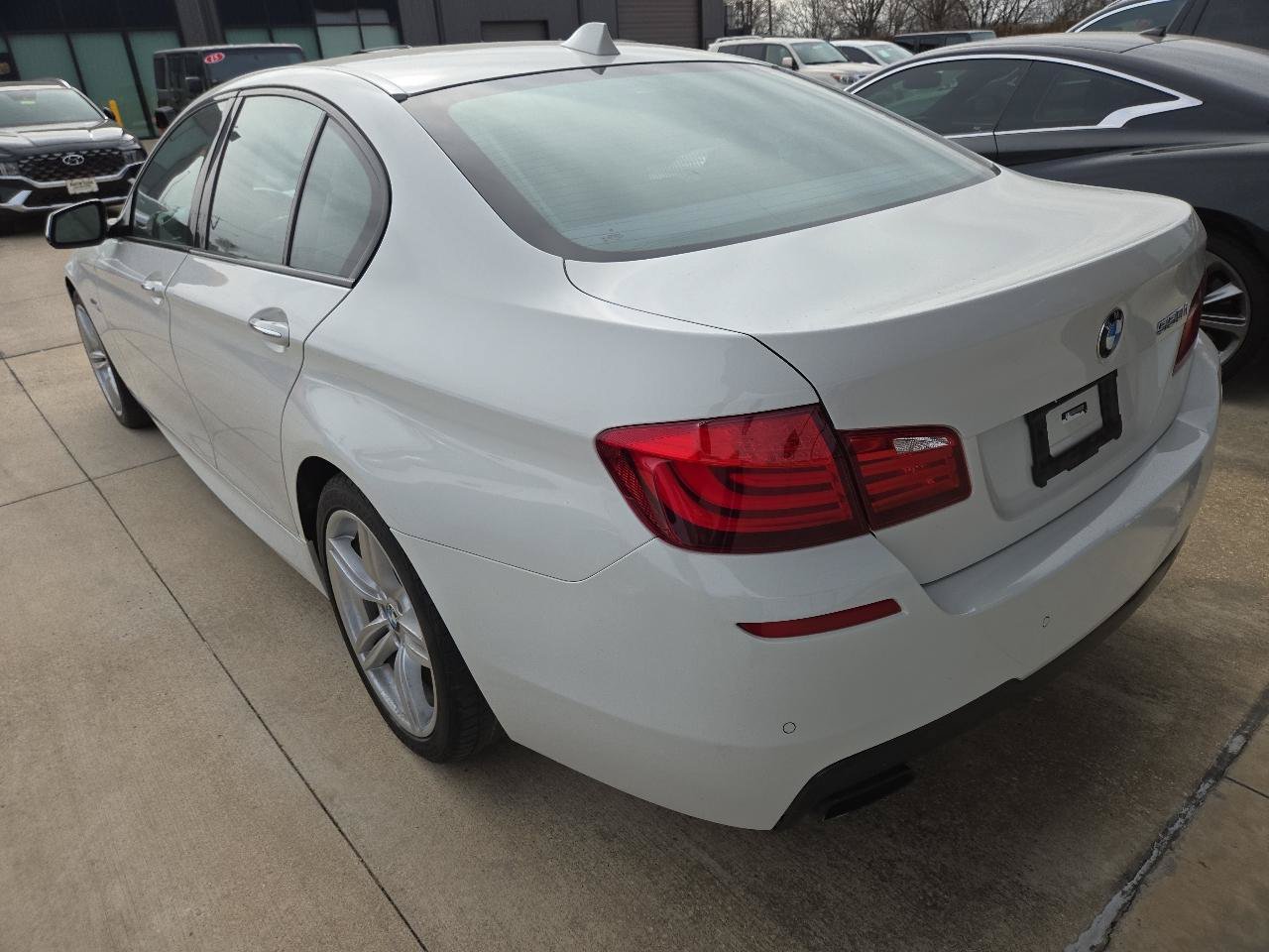 Used 2011 BMW 550i Sedan RWD image 5