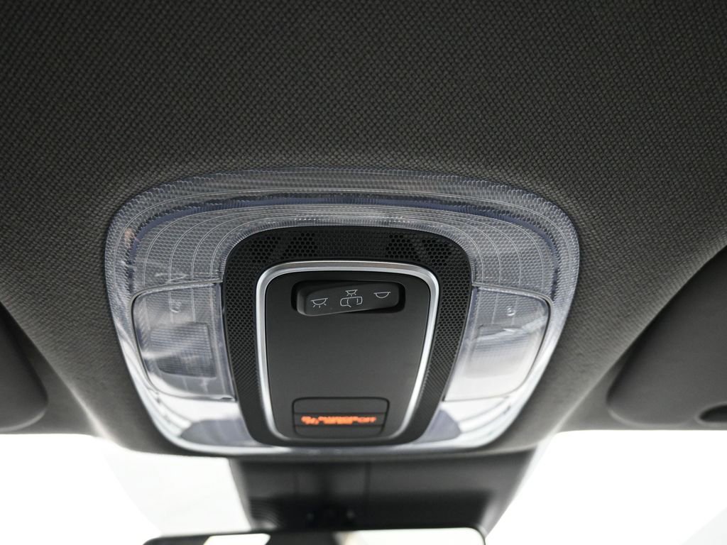 Certified 2025 Hyundai Elantra SE image 17