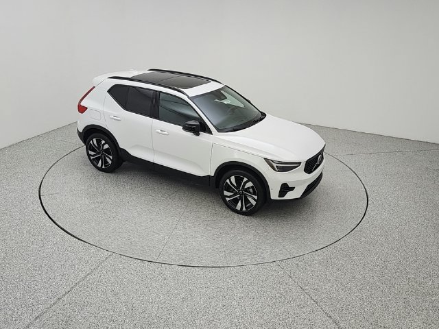 Certified 2025 Volvo XC40 B5 Ultra AWD/4WD image 15