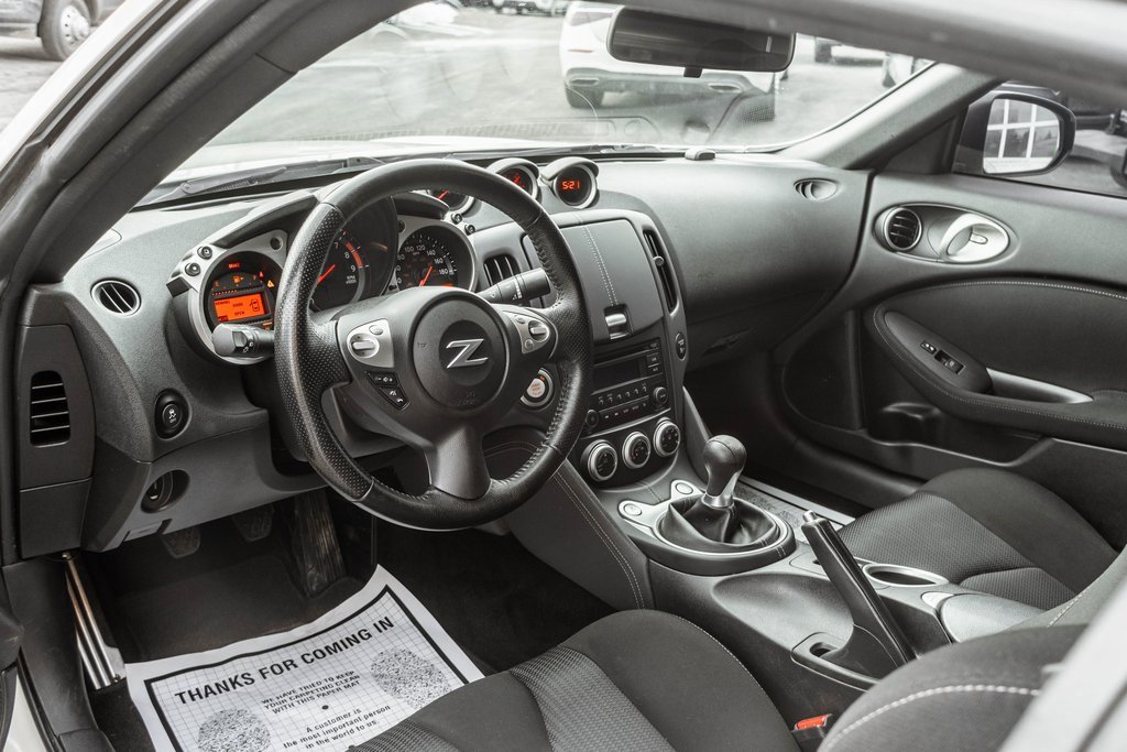 Used 2016 Nissan 370Z Touring image 8
