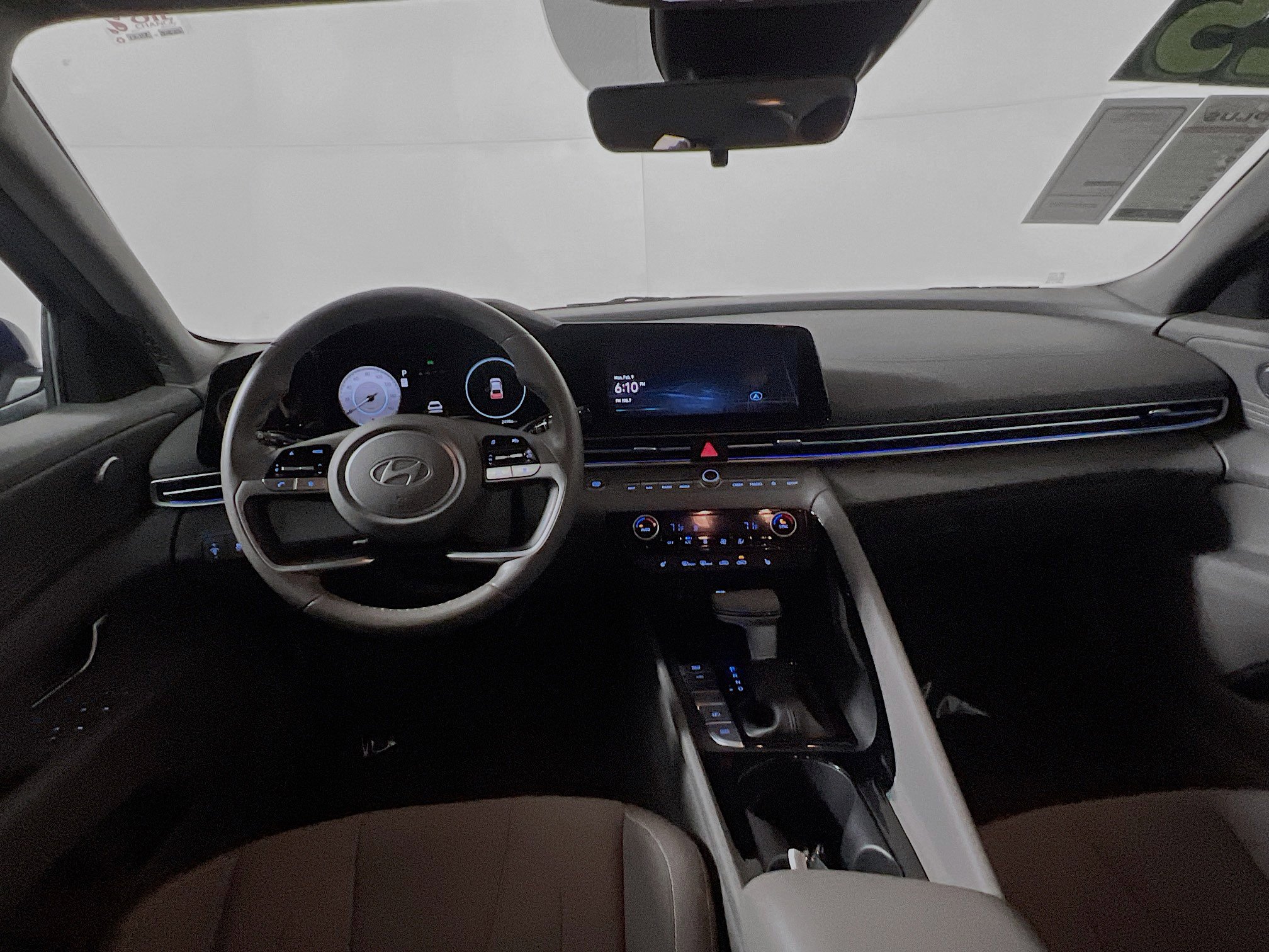 Used 2025 Hyundai Elantra SEL image 30