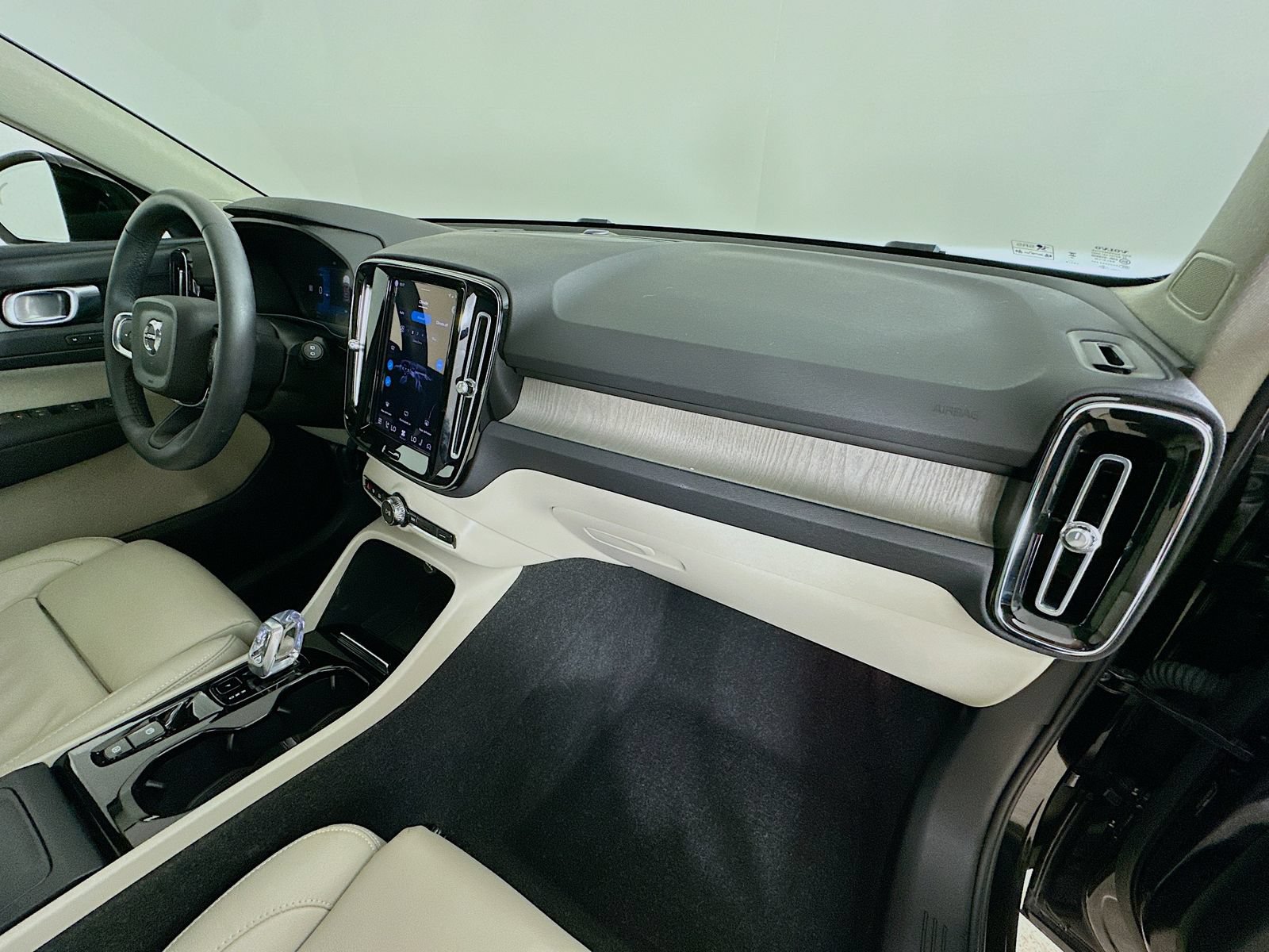 Used 2023 Volvo XC40 B5 Plus w/ Driver Assist Package AWD/4WD image 47