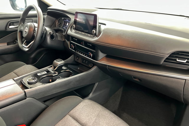 Used 2024 Nissan Rogue SV image 24