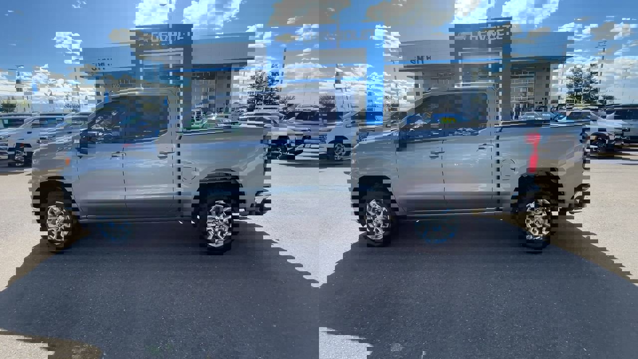 Used 2023 Chevrolet Silverado 1500 LT w/ Z71 Off-Road Package AWD/4WD image 4