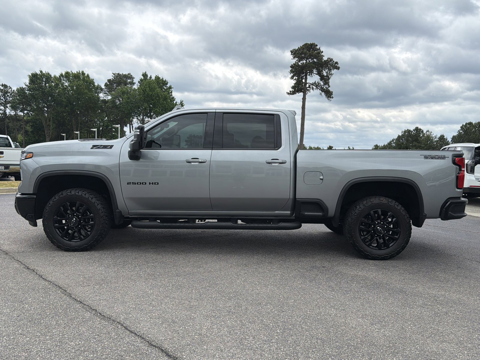 Used 2025 Chevrolet Silverado 2500 LTZ w/ LTZ Plus Package AWD/4WD image 9