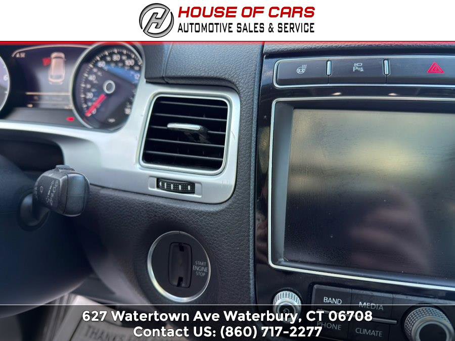Used 2016 Volkswagen Touareg Sport AWD/4WD image 24