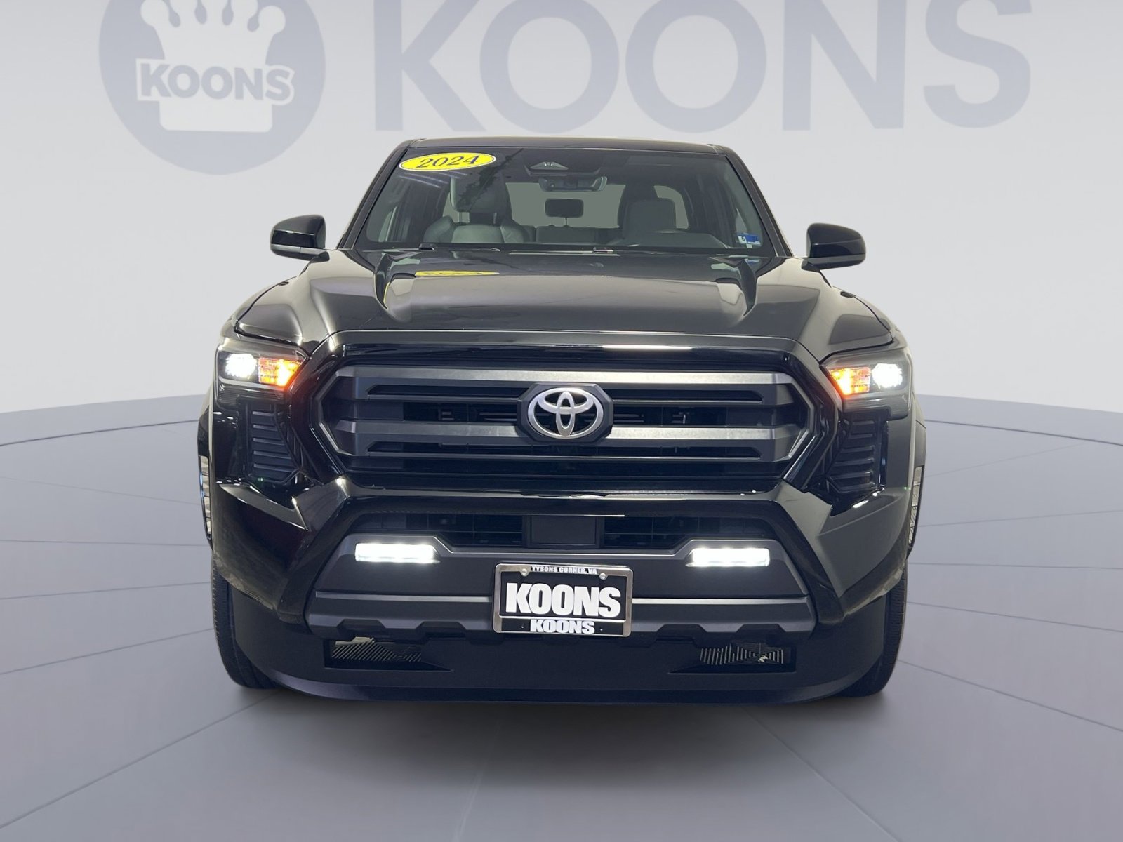 Used 2024 Toyota Tacoma SR5 AWD/4WD image 4
