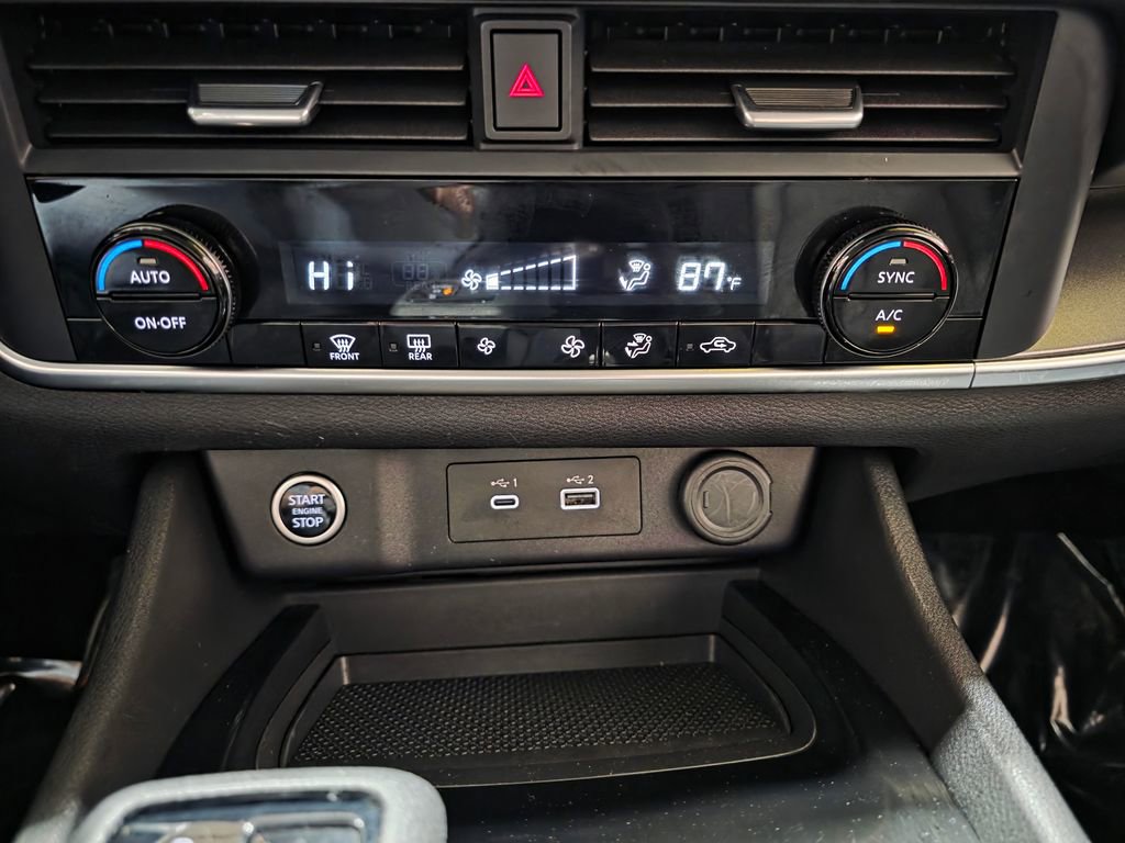 Used 2023 Nissan Rogue SV image 22