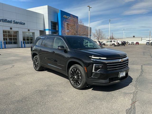 Used 2025 Chevrolet Traverse LT w/ Sun and Wheel Package image 1