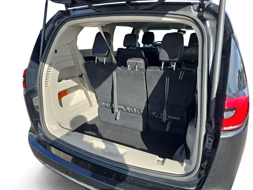 Used 2022 Chrysler Pacifica Touring-L image 21